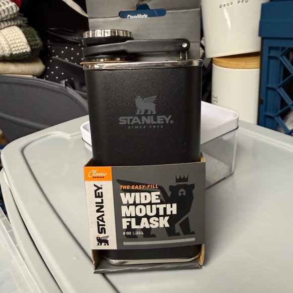 8oz Stanley Black Easy-Fill Flask - Picture 1 of 1